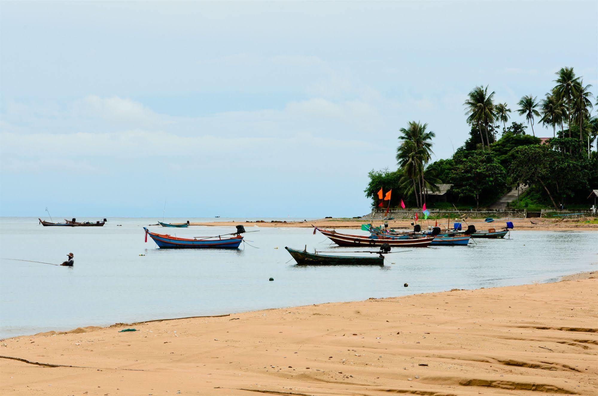 Sananwan Beach B&B Bang Saphan Noi Eksteriør bilde