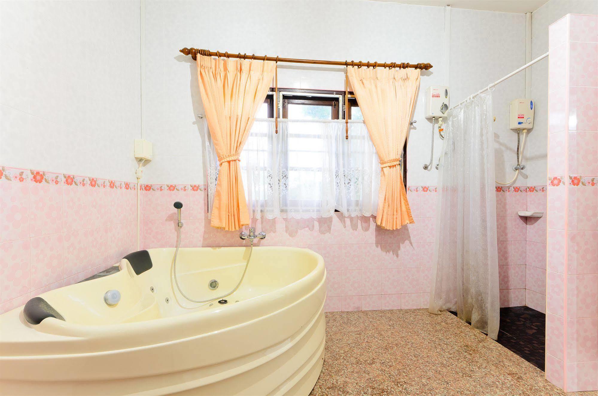 Sananwan Beach B&B Bang Saphan Noi Eksteriør bilde